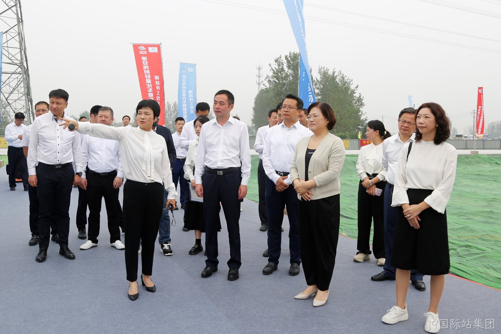 淮安j9国际站集团轻量化车载新型显示组件项目开工建设3.JPG